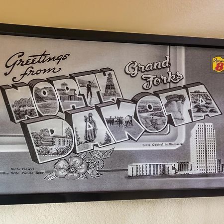 Super 8 By Wyndham Grand Forks Hotel Exterior foto
