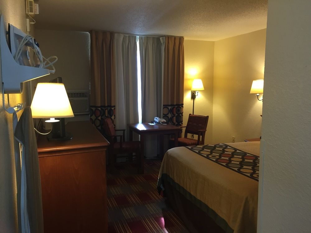 Super 8 By Wyndham Grand Forks Hotel Exterior foto