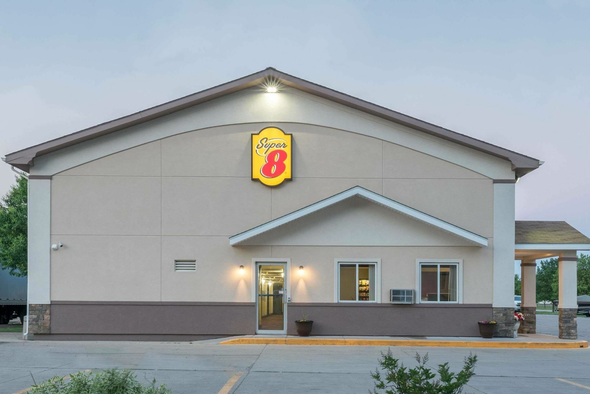 Super 8 By Wyndham Grand Forks Hotel Exterior foto